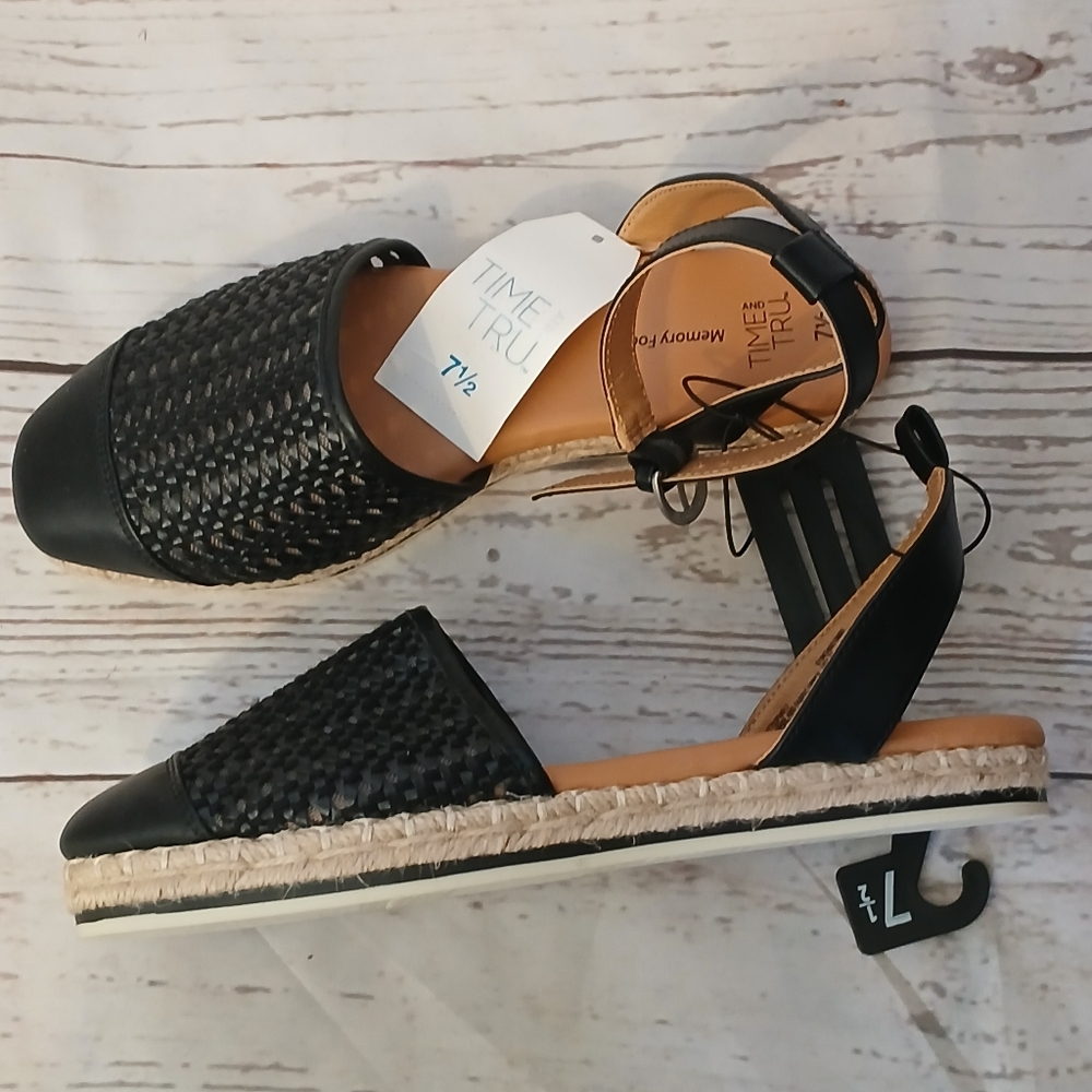 Time and Tru women's vinyl espadrille black size 7 1/2, Missing Strap